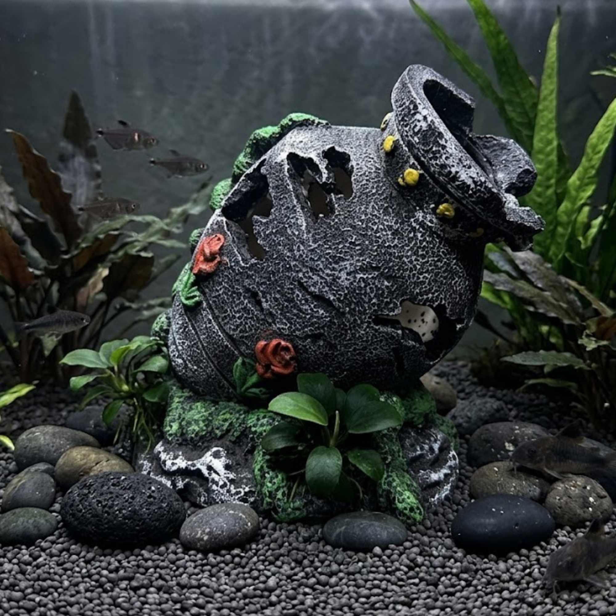 Aquatees Ruined Vase Resin Aquarium Ornament